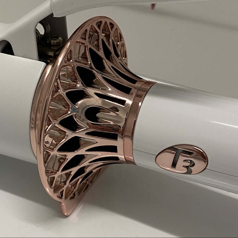 T3 1-3/4” BodyWaver Styling Iron - Picture 4 of 11